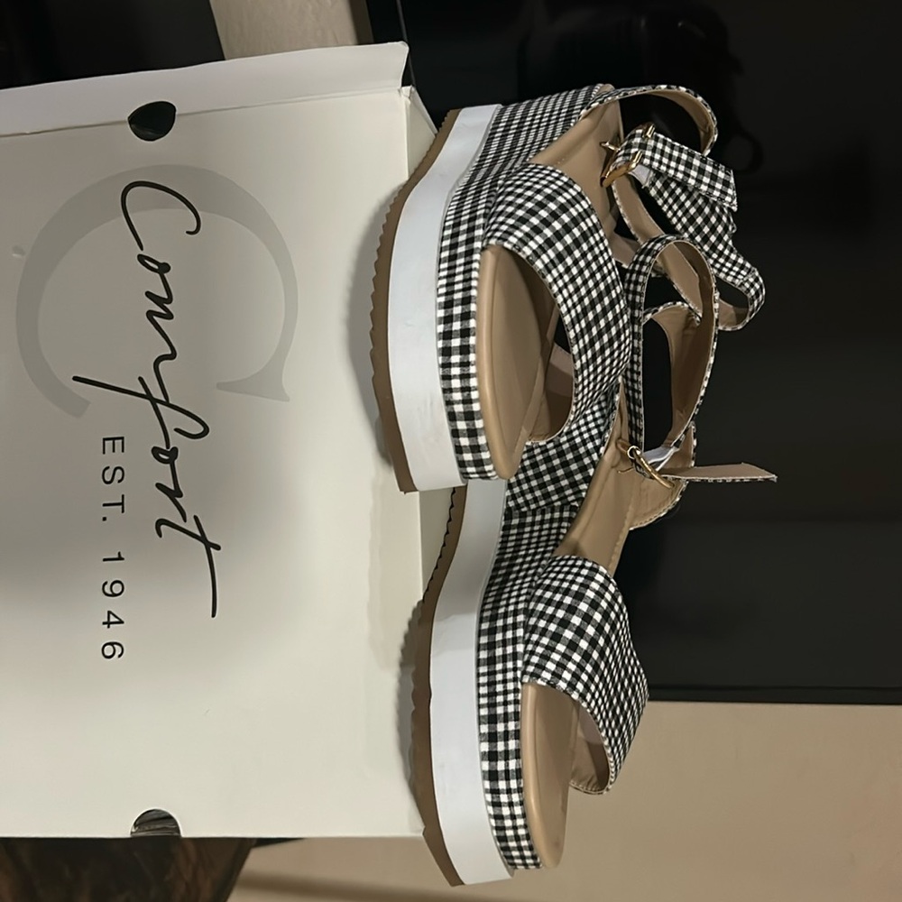 Wedges black-and-white, checkered sandals